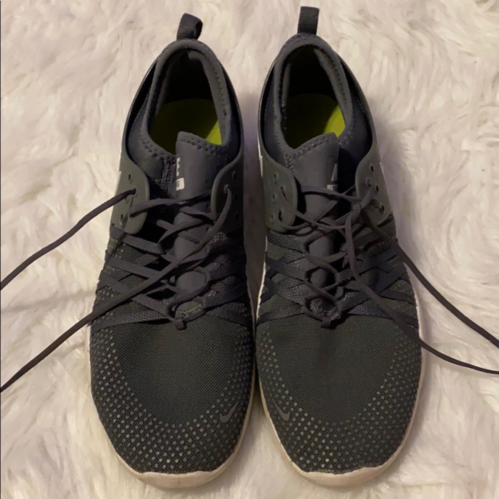 Nike free run tennis shoes
